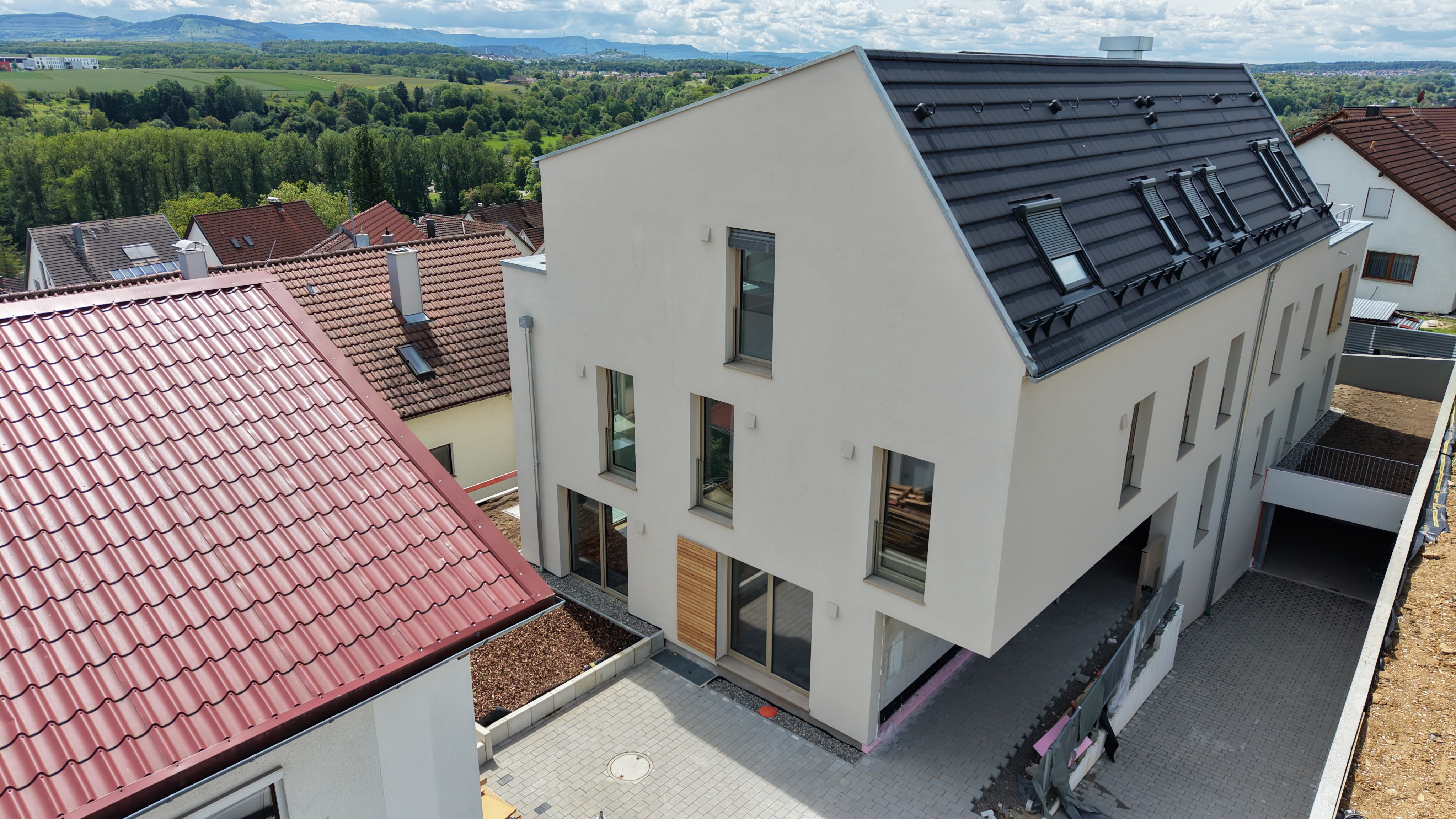 Drohnenaufnahme mit Landschaft